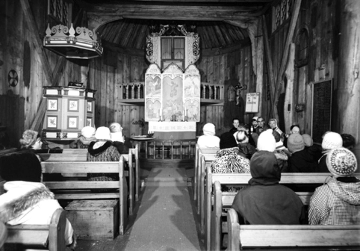 Valdres, Sør-Aurdal, Reinli stavkirke, interiør messe,