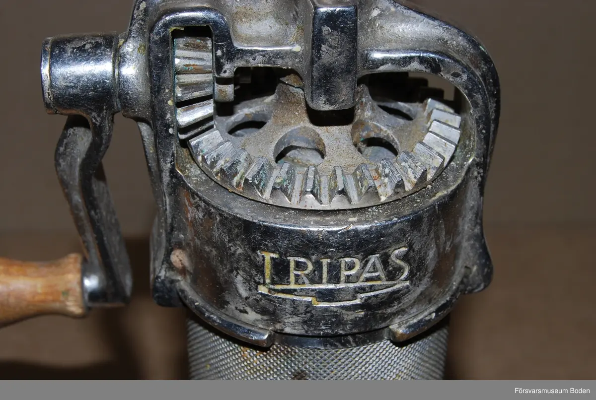 Av fabrikat "Tripas". Med lösa insatser för olika profiler.