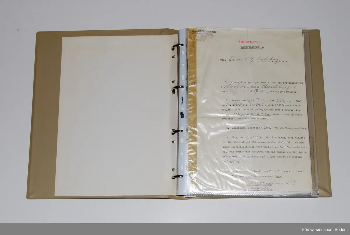 Album innehållande fotografier med utförliga texter, tjänstgöringsintyg, ryska brev (översatta) och liknande sammanställda av Karl Lindskog. Författaren tjänstgjorde vid Märkäjärvi och enligt honom kan albumet ses som ett komplement till kamraten Ragnar E. Naess bok "Marschen till Märkäjärvi" (1940). Fotografierna är i de flesta fallen tagna av furir Rosenquist enligt kommentar i albumet. På slutet finns en redogörelse för en beredskapsplacering i Värmland efter hemkomsten från Finland.