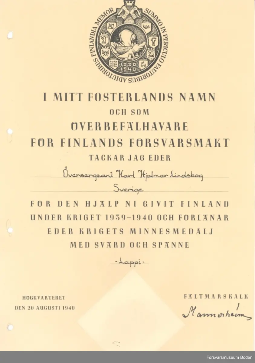 Tavla med uppsatta medaljer på svart sammet. Har tillhört Karl Hjalmar Lindskog, finlandsfrivillig 1939-1940. Från vänster på bilden:
1. Vinterkrigets minnesmedalj med svärd och spänne, Lappi, järn. Urkund finns i pärm under FMB.002361.
2. Frihetsmedaljen 2.klass, brons, urkund finns i pärm under FMB.002361.
3. Medalj från Föreningen för skolungdomens vapenövningar, silver.
4. Svärdstecken.
Överst på tavlan ett släpspänne för dessa medaljer.