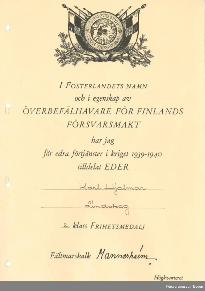 Tavla med uppsatta medaljer på svart sammet. Har tillhört Karl Hjalmar Lindskog, finlandsfrivillig 1939-1940. Från vänster på bilden:
1. Vinterkrigets minnesmedalj med svärd och spänne, Lappi, järn. Urkund finns i pärm under FMB.002361.
2. Frihetsmedaljen 2.klass, brons, urkund finns i pärm under FMB.002361.
3. Medalj från Föreningen för skolungdomens vapenövningar, silver.
4. Svärdstecken.
Överst på tavlan ett släpspänne för dessa medaljer.