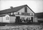 Korpralskolan 1905, söder om skvadronsstallet