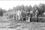 Utspisning av livskvadronen i bivacken vid Tärnet, Hanken, Karlsborg under sommarmarschen 1929.