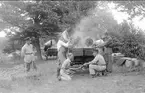 Koktrossen förbereder middag vid Örlen, Fagersanna under sommarmarschen 1931.