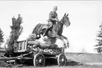 Skövde fältrittklubbs tävlingar 1929. Antagligen fälttävlans terrängritt i trakten av södra fältet (Sandfältet).