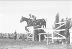 Skövde fältrittklubbs vårtävlingar 1934 på prishoppningsbanan öster K 3 kasern.