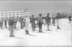 Skidtävling 1929 med start och mål söder om K 3 kasern, observera de långa stavarna.