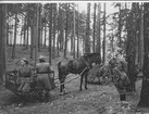 1933 - 1951. Blå stjärnans kurs vid K 3 under terrängkörning. Här med sin kurschef.