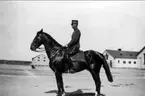 Nedanstående kavalleriofficerare avlade officersexamen på Karlberg 1923 och gick därefter ridskolan på Strömsholm 1924-25. Carl-Axel Stackelberg K 1, Sven Littorin K 3, Nils Frost K 4, Sven Axel Torén K 5, Carl Otto Smith K 6, Erik Wikland K 6.