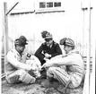 F6 Karlsborg 1959. Från vänster: Fältflygare Harry Odh, divisionschef kapten Claes-Göran Göransson, fältflygare Bengt Joelsson.