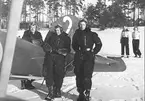 F6 Karlsborg 1941. Från vänster: Flygförare Heden, signalisterna Nilsson och Hylander på Bottensjöns is.