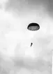 Fallskärmsjägarskolan Karlsborg 1956.Hoppning.