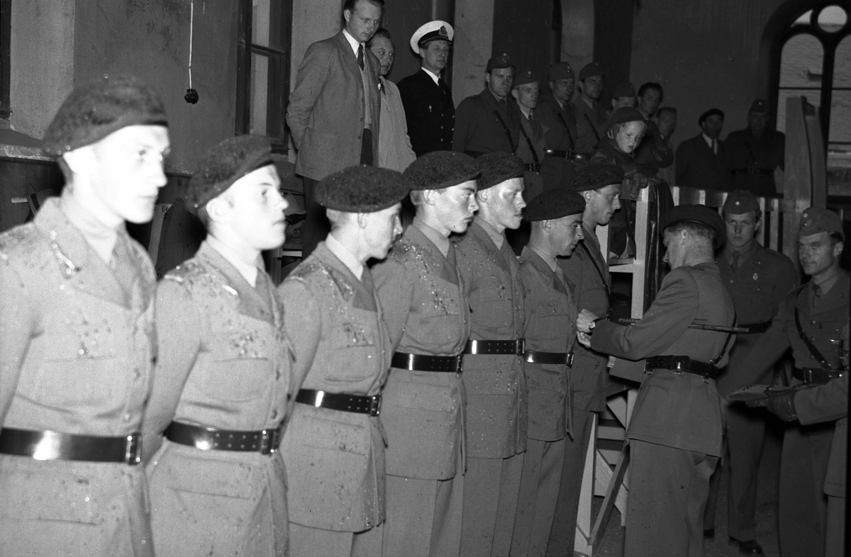 Fallskärmsjägarskolan i Karlsborg 1952.Örnutdelning.