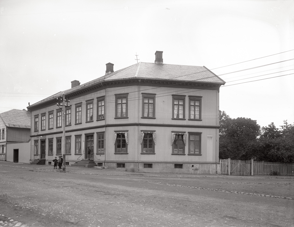 Apotekergården, Gjøvik Apotek, Gjøvik Sparebank