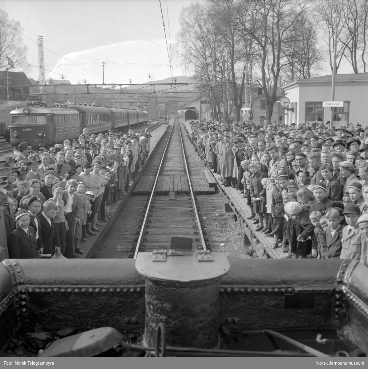 Jubileumstoget på Eidsvoll stasjon
