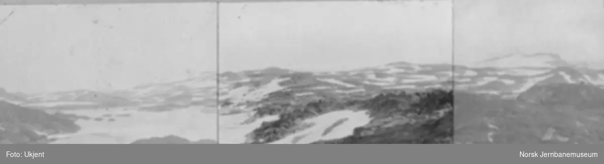 Panoramabilde med Taugevatn og Hardangerjøkulen, banen er tegnet inn med tusj