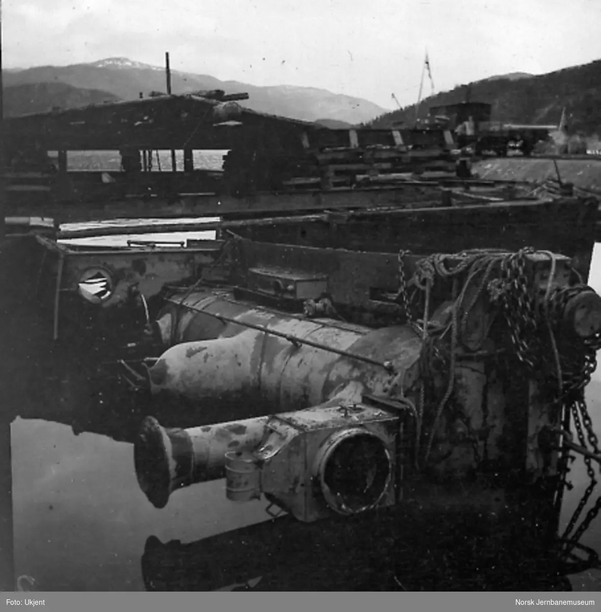 Damplokomotiv type 2a nr. 15 under heving på Gulsvik