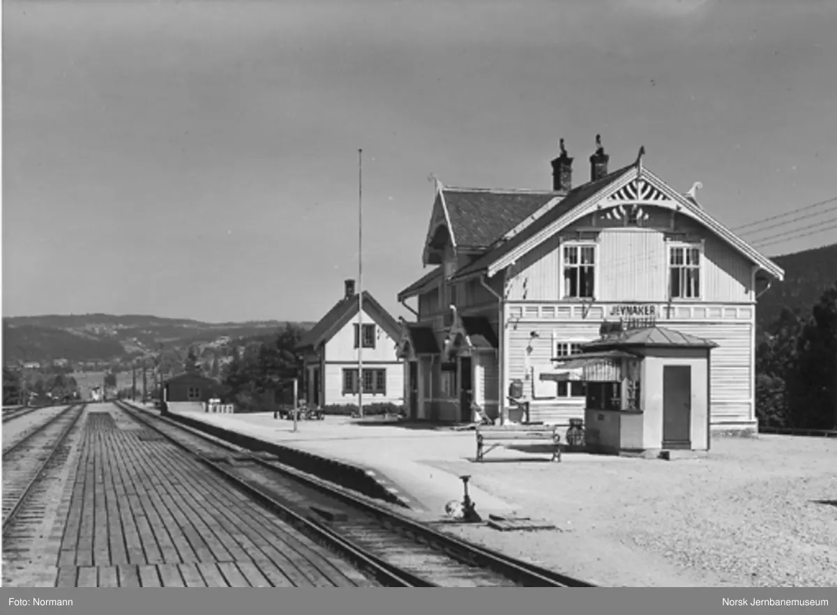 Jevnaker stasjon