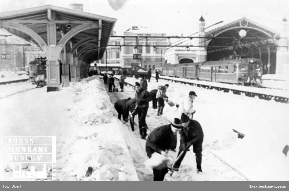 Snørydding på Oslo Ø i februar 1966