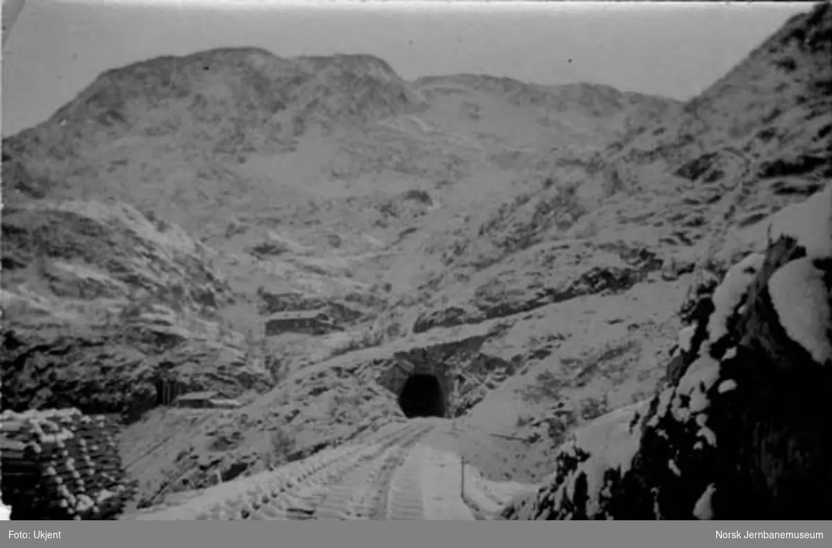 Banen mot Reinunga tunnel