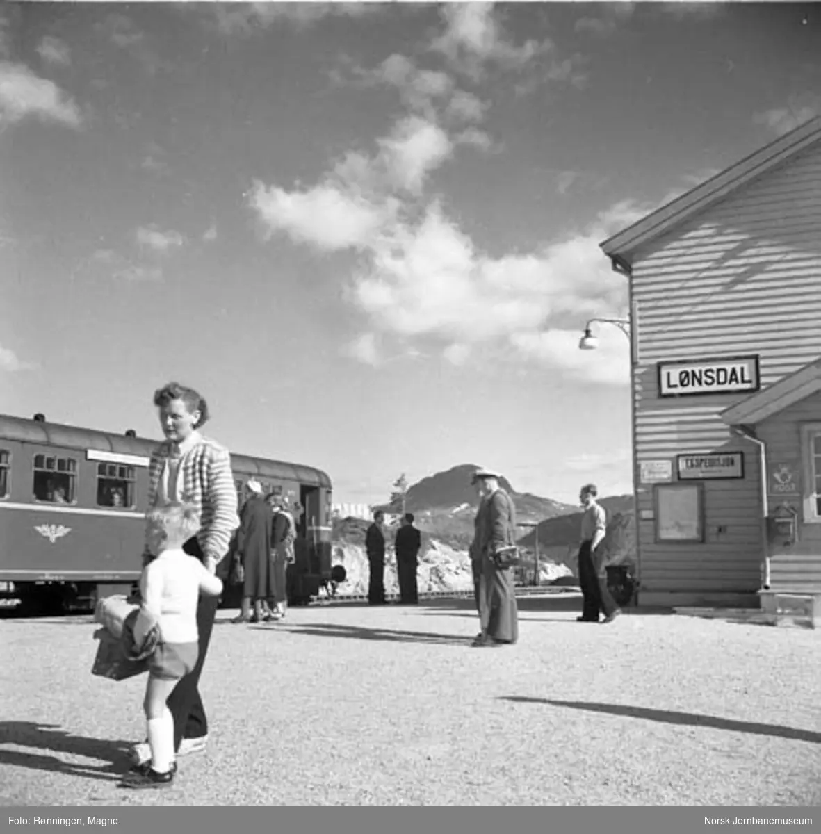 "Nordlandsekspressen" på Lønsdal stasjon