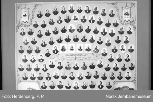 Fotomontasje med Hovedbanens lokomotivpersonale, to faner og Oslo Ø og Eidsvoll stasjoner