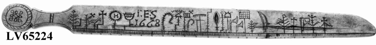 Sverdformet primstav.