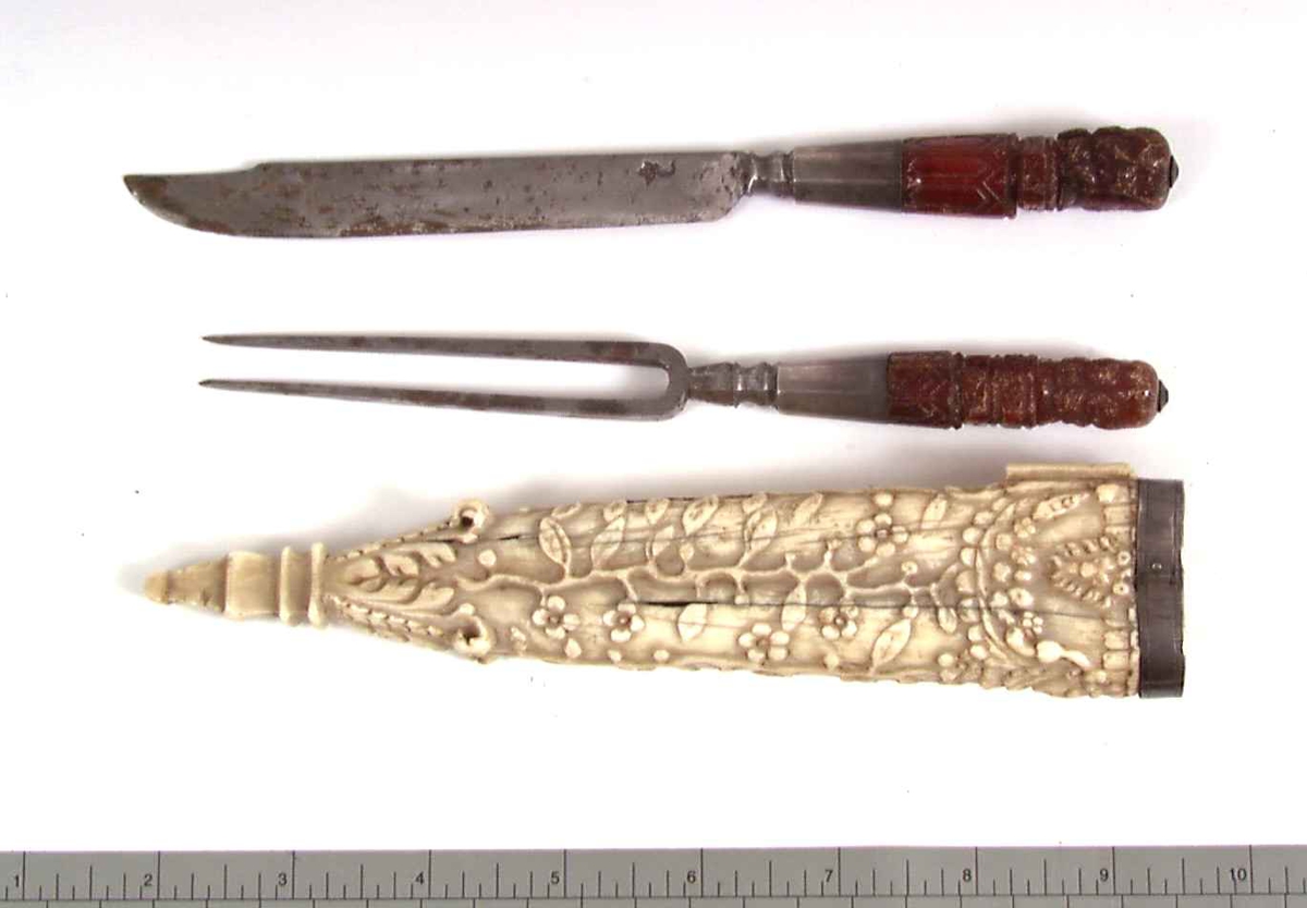 Kniv og gaffel med slire