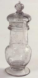 Glass fra Nøstetangen glassverk på Norsk Folkemuseum