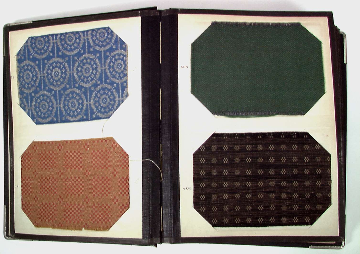 Bok med prøver på møbelstoff