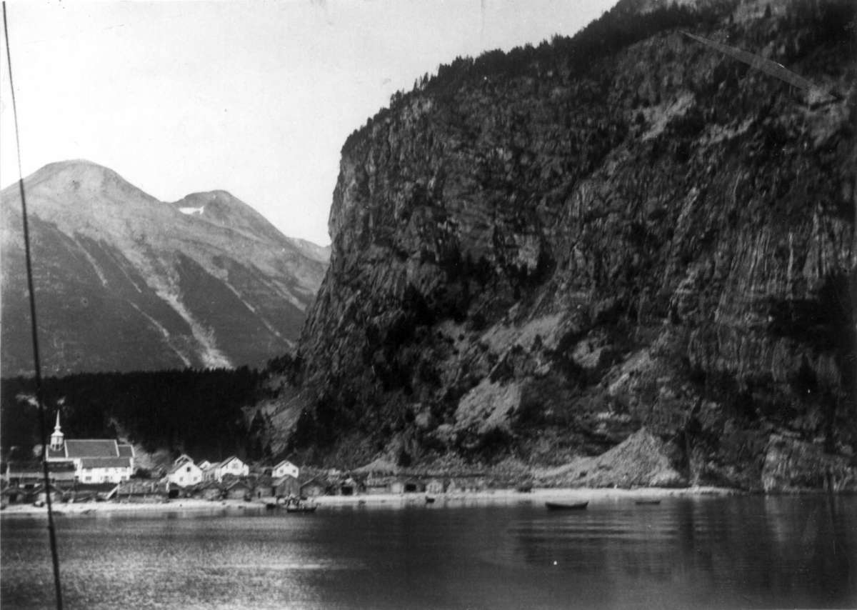 Norddalsfjorden, Sylte, Valldalen, Sunnmøre.