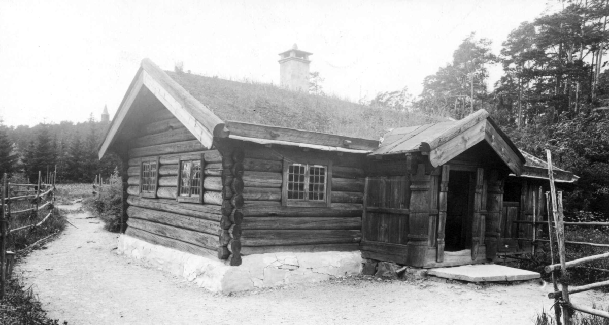 Væråsmostua i Numedalstunet på Norsk Folkemuseum.