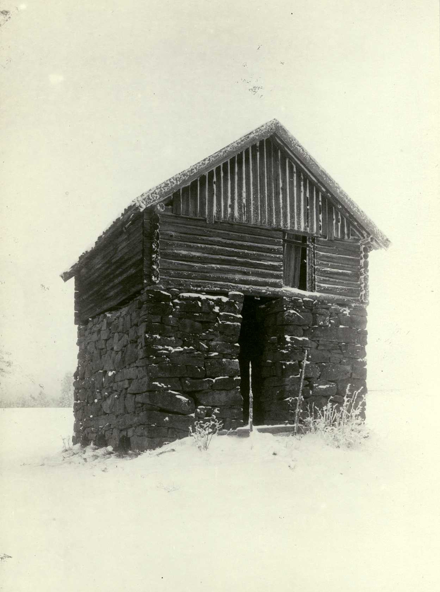 Nedre Spikset, Sør-Odal, Hedmark 1926. Teglovn i snø.
