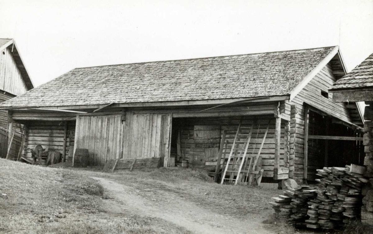 Nestua, Lundberg, Hurdal, Øvre Romerike, Akershus. Fjøs for to eiere.