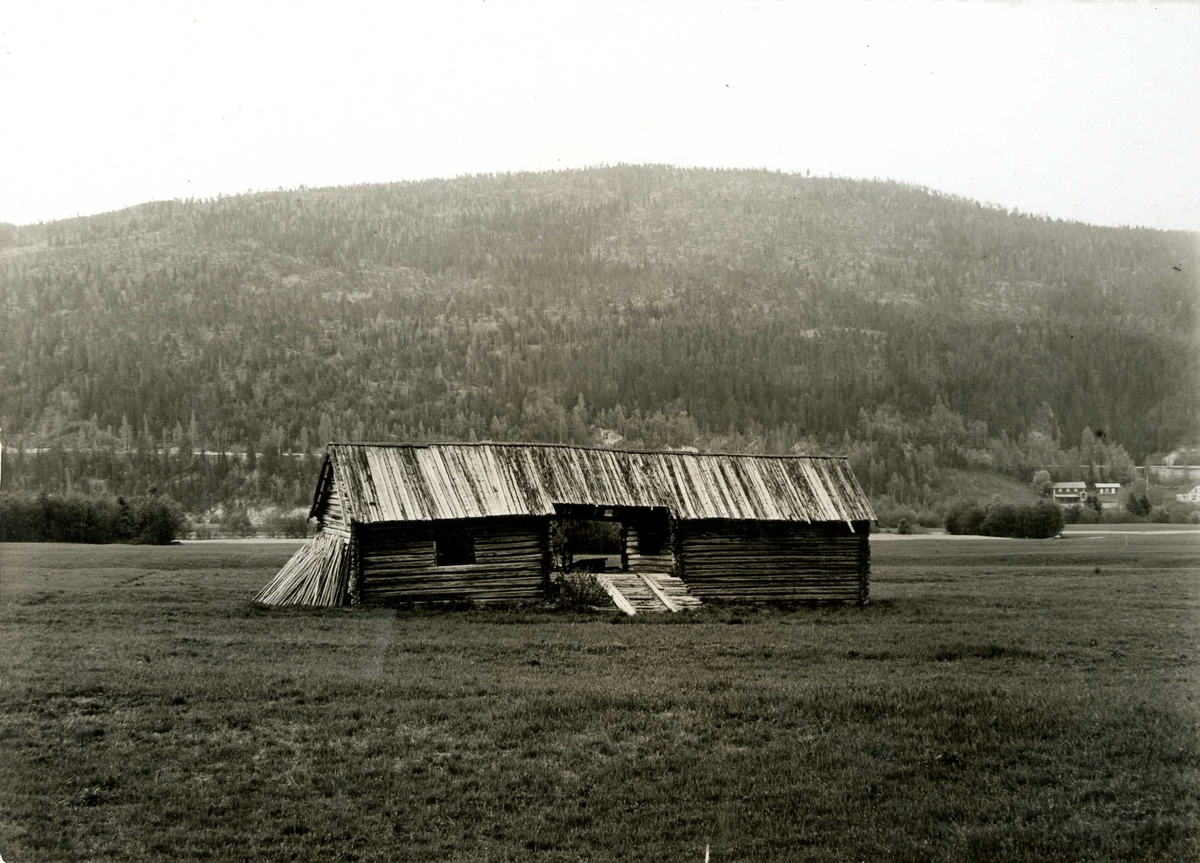 Storelvdal, Sør-Østerdal, Hedmark 1920-årene. Utløe på et jorde.