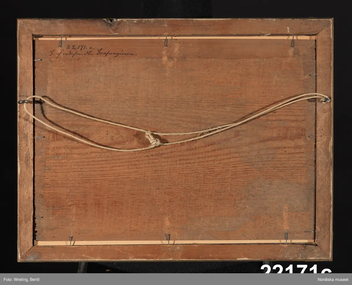 Huvudliggaren:
"Taflor. Broderade. a. Les Graces Villageoises b. Les Graces Poissardes c. Le Debiteur a la mode d. Les Joueures a la mode e. Les Suppléans. G. af enkefru K. Grapengiesser 8/10 1878."