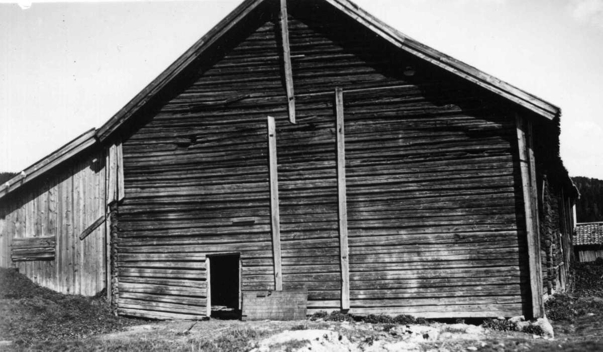 Garsvik, Aurskog-Høland, Akershus 1946. Låve. Nå på Norsk Folkemuseum.