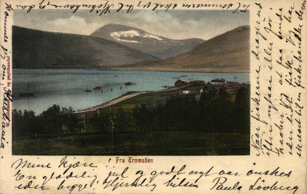 Postkort. Jule-  og nyttårshilsen. Fotografisk motiv. Motiv fra Tromsøya. Fjell og fjord. Bebyggelse. Båter. Stemplet 22.12.1904.