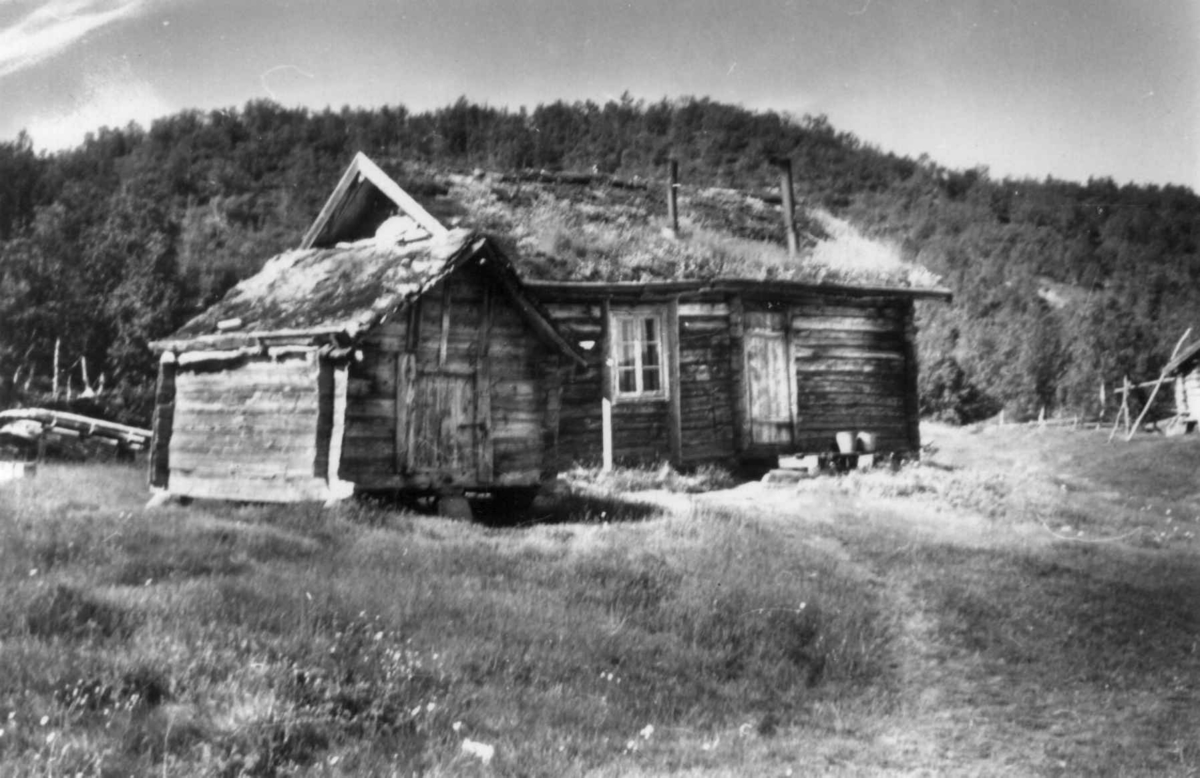 Aslak Hanssens bolig og stabbur i Sirma, 1952.