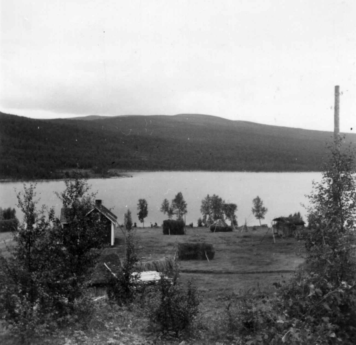 Storbackan, gård og pensjonat. Familien Klementsons bolig, Dikanäs 1954.