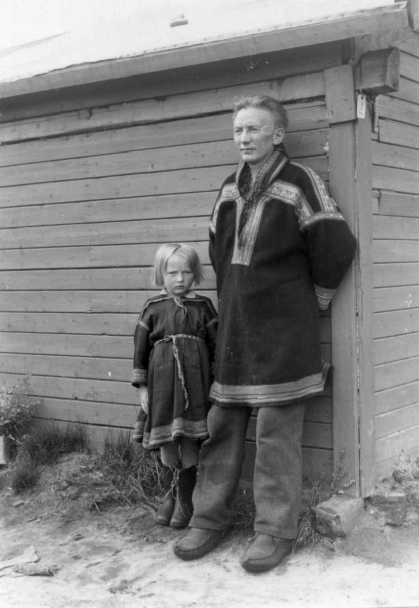 Portrett av Ole Johan og Ingrid Ole Bongo, 1953. 