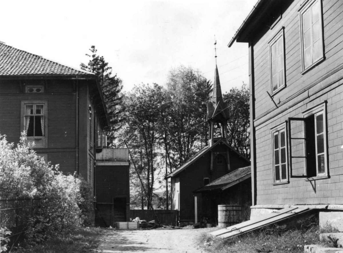 Sælid, Hamar, Hedmark. Sidebygning, stabbur og hovedbygninng.
Fra dr. Eivind S. Engelstads storgårdsundersøkelser 1955