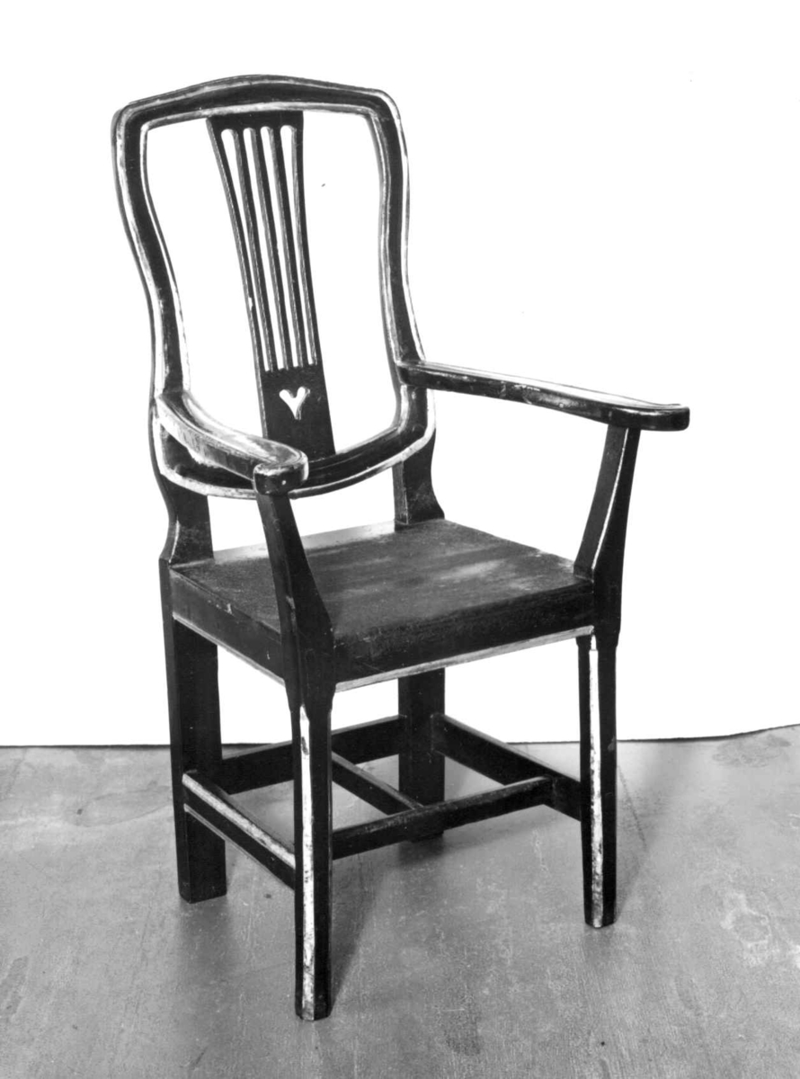 Busvold, Stange, Hedmark. Armstol.
Fra dr. Eivind S. Engelstads storgårdsundersøkelser 1957.