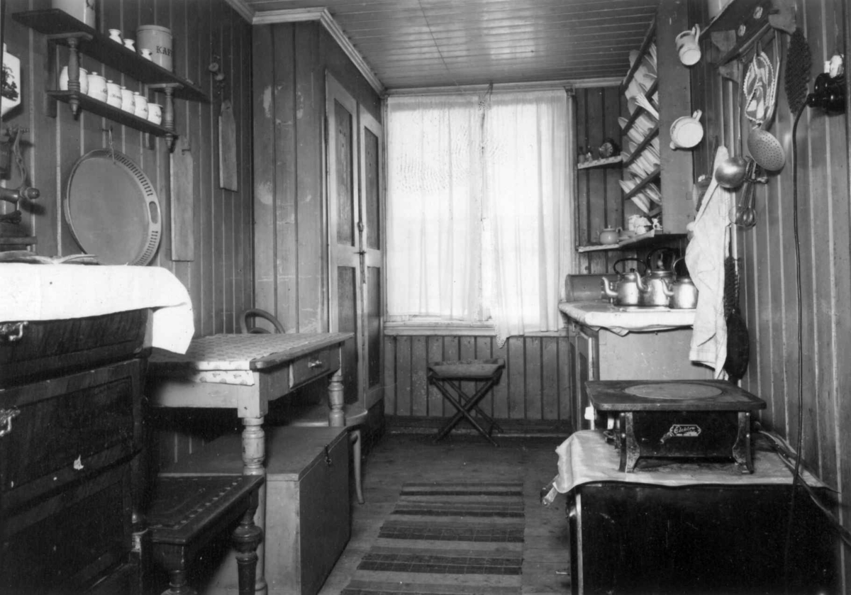 Kjøkken i Holmens gate 5, Oslo, 1957.