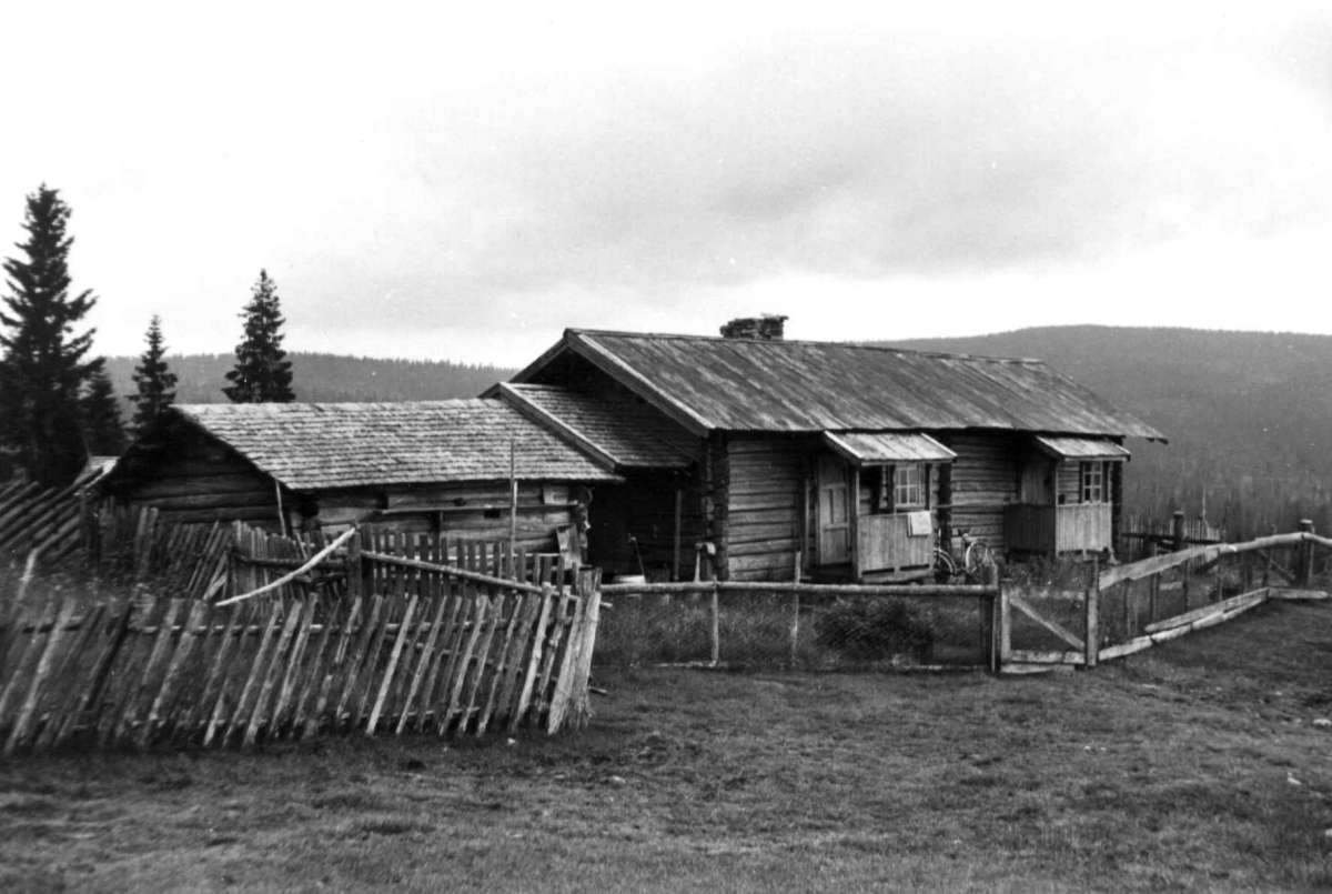 Livollen seter, Trysil, Hedmark. Bu, skul og størres.