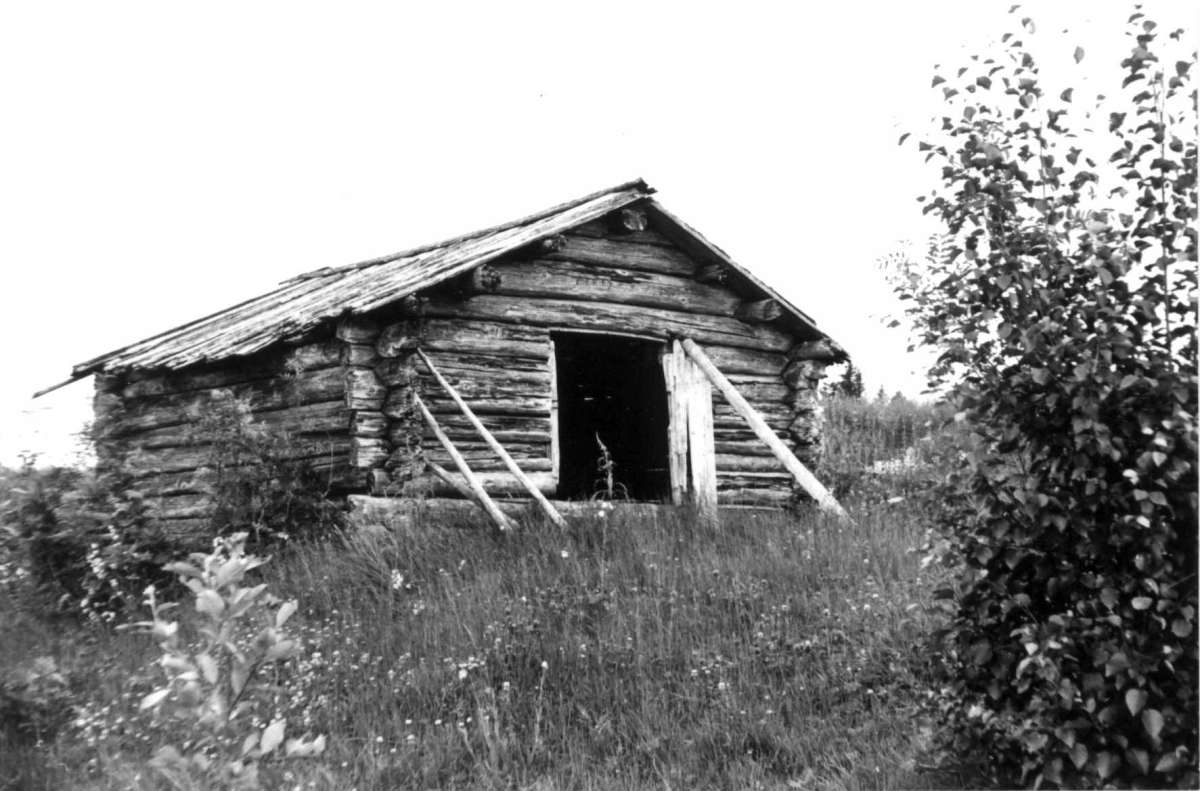 Nygården, Vestby, Trysil, Hedmark. Låve.