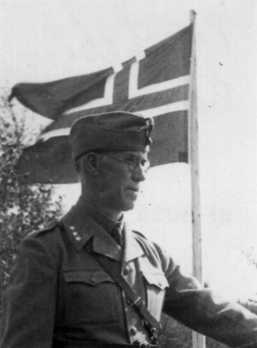 Sæbø, Per Voss - Hordaland
Adjunkt, kaptein, amatørfotograf
1891(?)-1971
Fot. på Bømoen 1948, 16 aug.