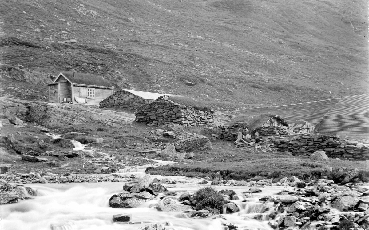 Gammel sel ved Gravhalstunnelen - Oppsete i Aurland.