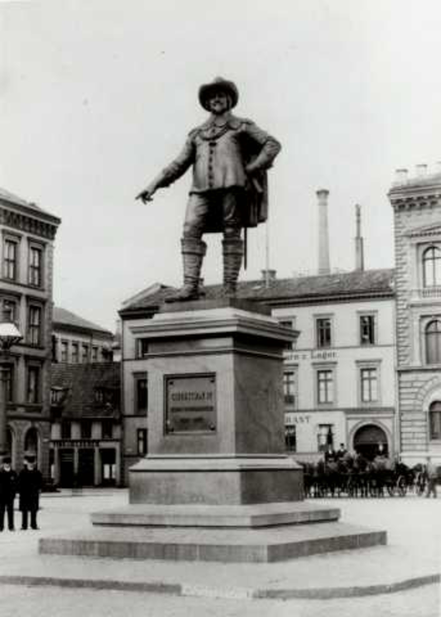 Stortorvet, Oslo ant. ca. 1880-årene. Christian IV statuen.