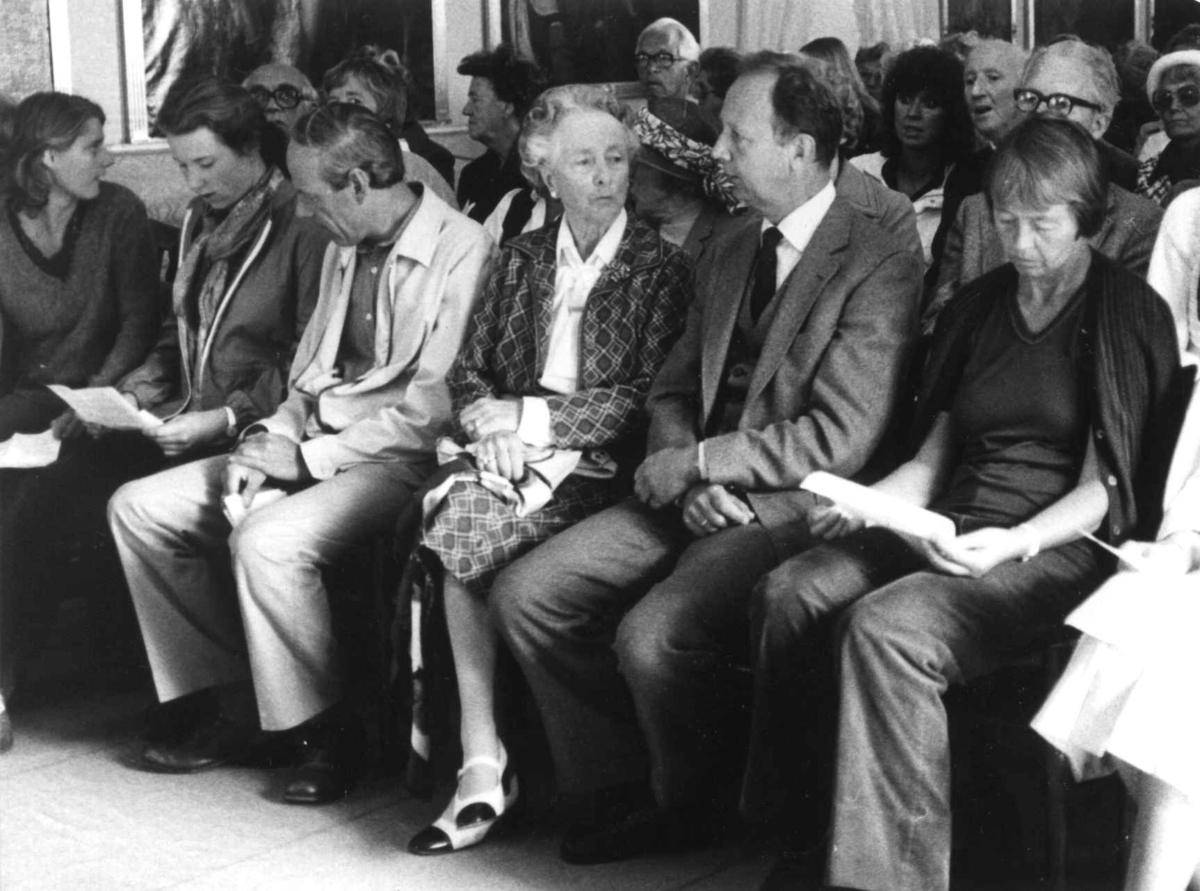 Oslodagene, 28.8.1982. Salen på Bogstad, under konserten. Sittende på første rad, fru Mimi Eek (f. Egeberg); til høyre for henne førstekonservator Carsten Hopstock.
